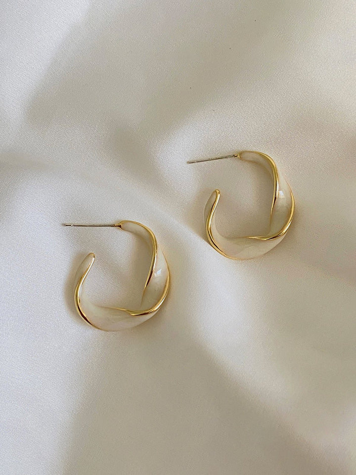 Vintage Gentle Twisted Creamy Earrings